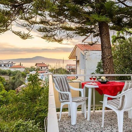 Seaside Family Haven - Avia'S Spacious Getaway Exterior photo