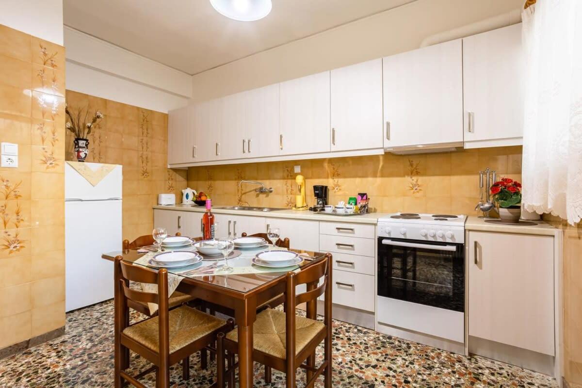 Seaside Family Haven - Avia'S Spacious Getaway Exterior photo