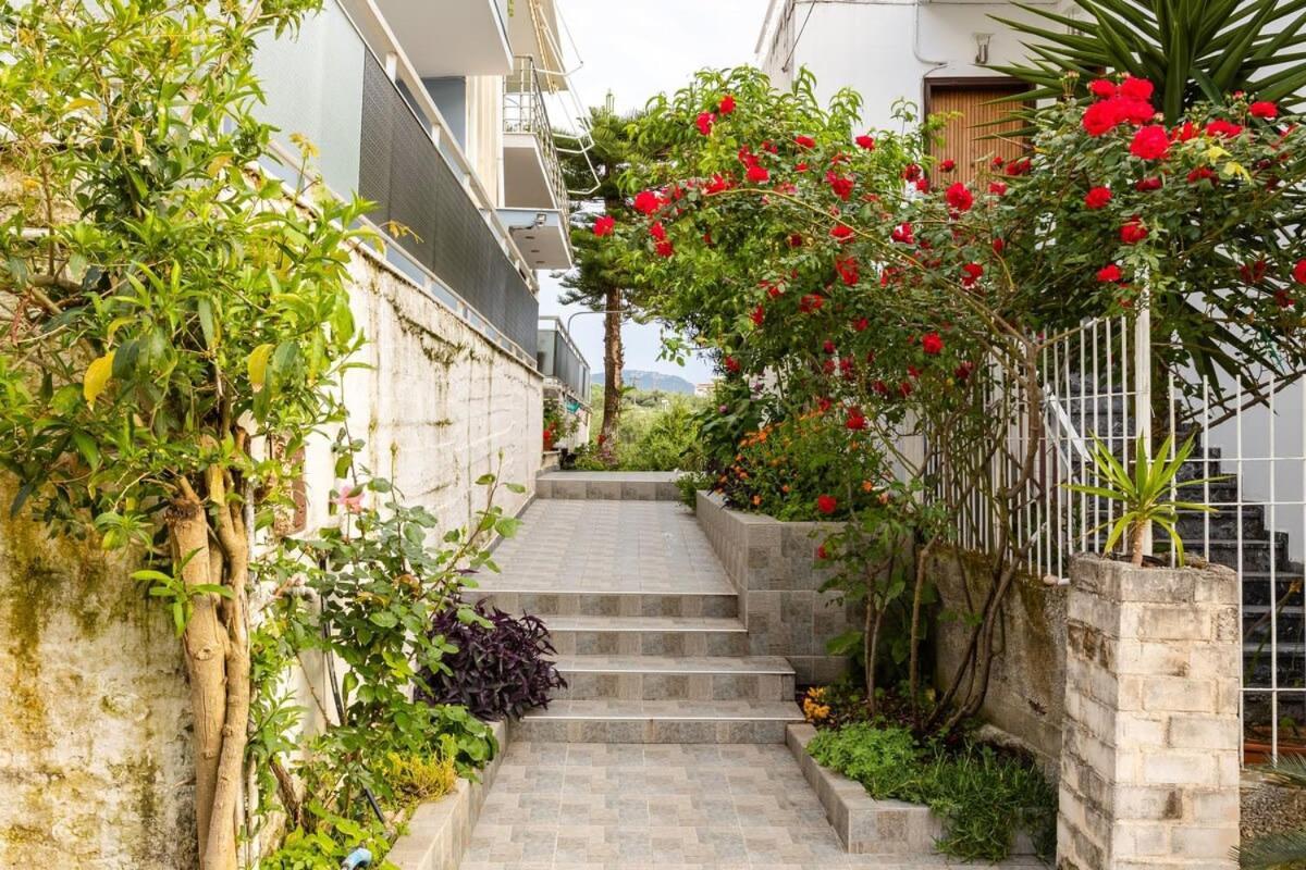 Seaside Family Haven - Avia'S Spacious Getaway Exterior photo